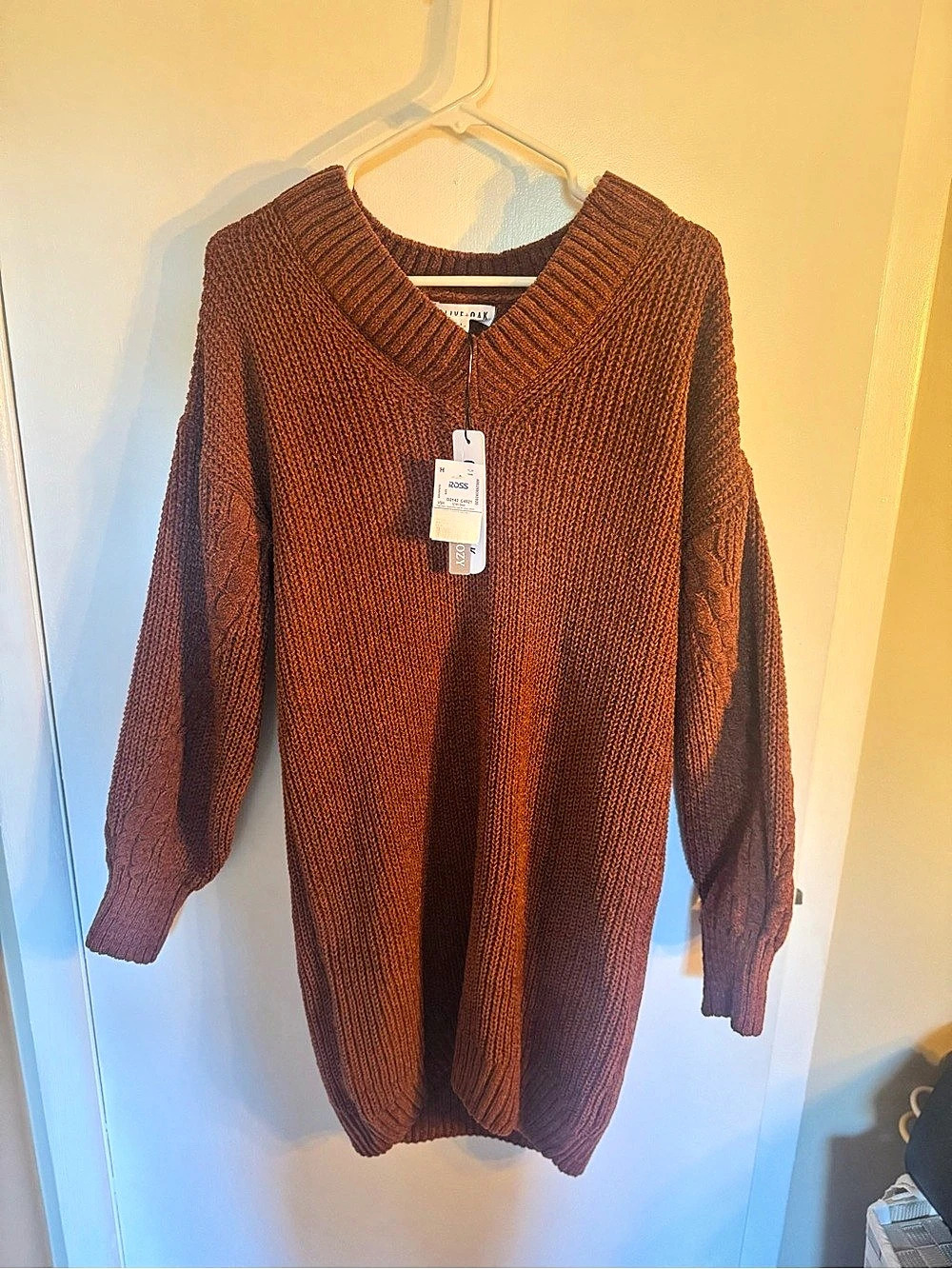 Olive + Oak V-Neck Sweater in burnt Orange/Brown Size Small NWT